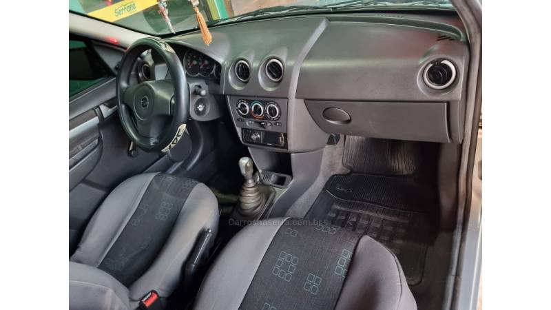 CHEVROLET - PRISMA - 2008/2009 - Prata - R$ 32.900,00