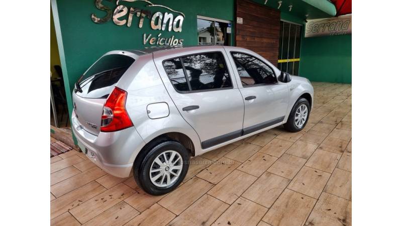 RENAULT - SANDERO - 2010/2011 - Prata - R$ 36.900,00