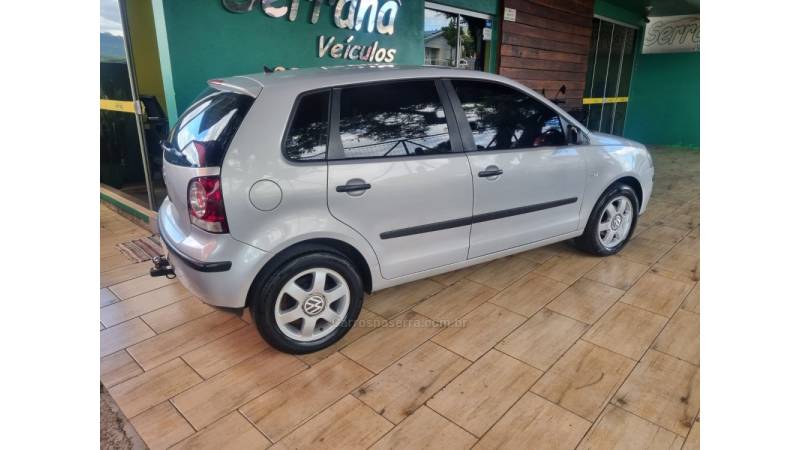VOLKSWAGEN - POLO - 2006/2007 - Prata - R$ 35.900,00
