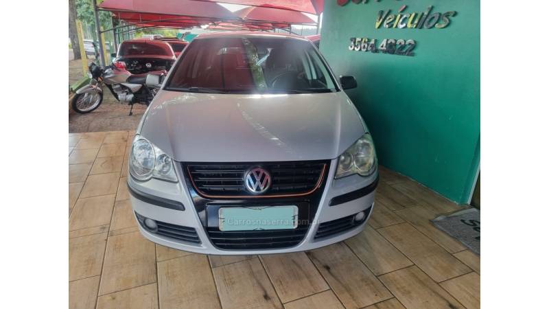 VOLKSWAGEN - POLO - 2006/2007 - Prata - R$ 35.900,00